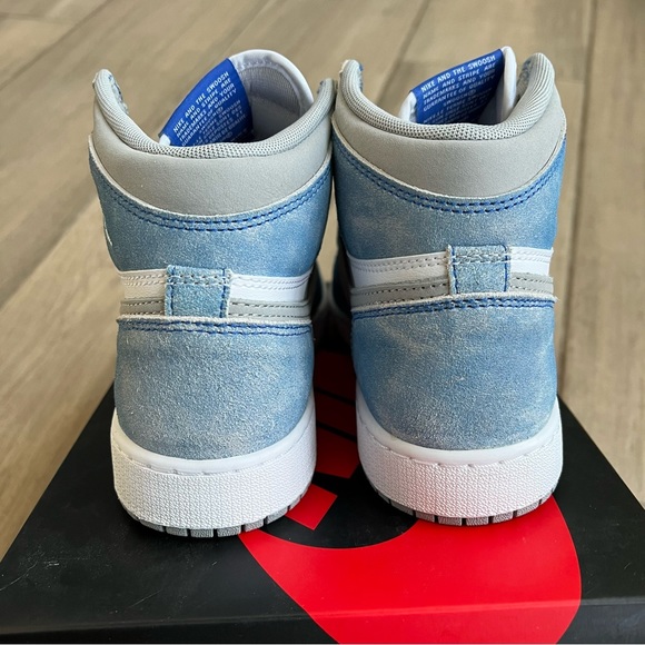 AIR JORDAN 1 HIGH OG GS "HYPER ROYAL" - Picture 8 of 9